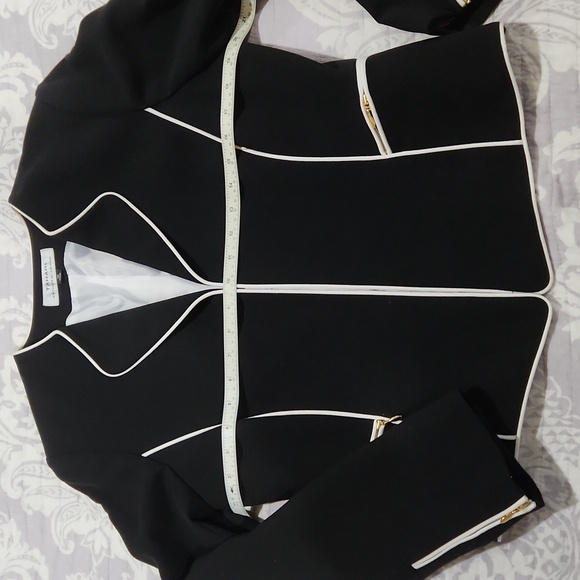 Classic black Tahari blazer with white trim, zipper pockets and sleeves. - Picture 5 of 12